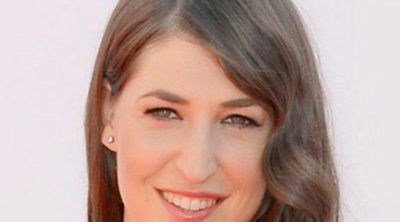 Mayim Bialik y Michael Stone ya están oficialmente divorciados