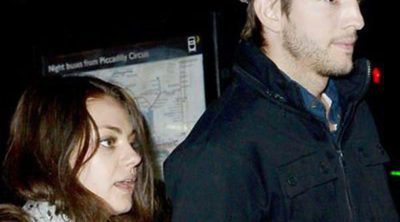 Ashton Kutcher y Mila Kunis, noche romántica en el teatro en Londres