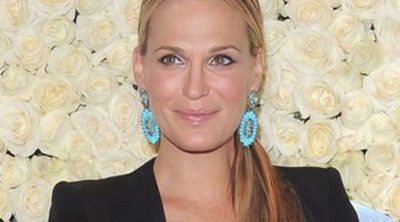 Molly Sims posa radiante con su hijo Brooks Alan en el Baby Buggy Bedtime Bash 2013