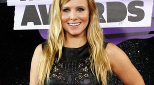 Kristen Bell presume de figura en los CMT Awards 2013 dos meses después de ser madre