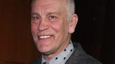 John Malkovich salva la vida de un hombre que se desangraba en la calle