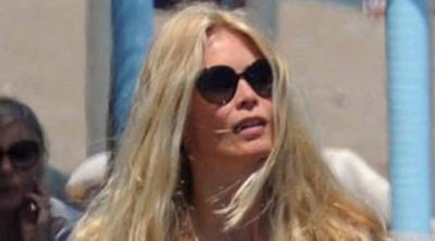 Claudia Schiffer disfruta de las playas de Marbella en compañía de su marido y sus tres hijos