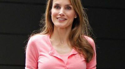 La Princesa Letizia vuelve a mostrar su compromiso contra el cáncer en una reunión de la AECC