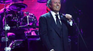 Julio Iglesias arrasa con sus grandes éxitos en el Teatro Romano de Mérida