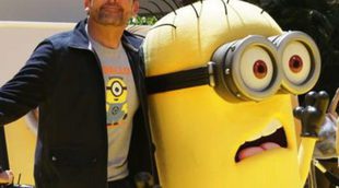 Neil Patrick Harris celebra el Día Mundial de los Pitufos mientras que Steve Carell estrena 'Gru 2. Mi villano favorito'