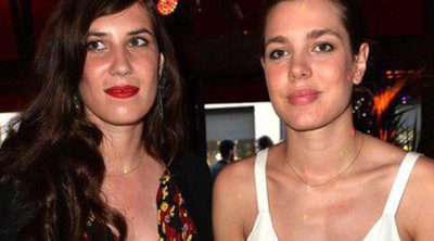 Carlota Casiraghi acude a una fiesta con Tatiana Santo Domingo e ignora los rumores de embarazo