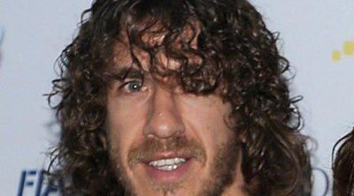 Carles Puyol saca un hueco en sus vacaciones para entregar los premios del VIII Torneo XAP de Golf solidario