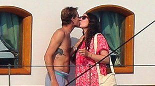 Andrea Casiraghi y Tatiana Santo Domingo derrochan amor durante una jornada en alta mar