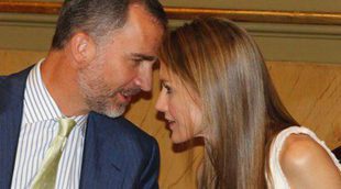 Los Príncipes Felipe y Letizia recuerdan a Concha García Campoy en la entrega del Premio Luis Carandell a María Rey