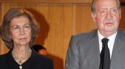 Los Reyes Juan Carlos y Sofía muestran su apoyo a las víctimas del accidente de tren en Santiago