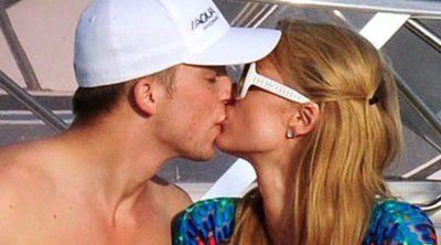 Paris Hilton y River Viiperi muy cariñosos durante sus vacaciones en Ibiza