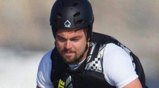 Leonardo DiCaprio se divierte practicando flyboard en Ibiza con Ethan Suplee y Vladimir Doronin