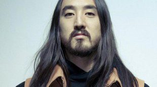 Steve Aoki le lanza un pastel a un joven en silla de ruedas durante su concierto en Toronto