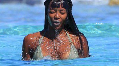 Naomi Campbell disfruta de unas divertidas vacaciones con amigos en Formentera