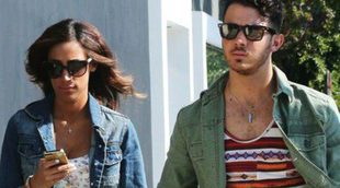 Kevin y Danielle Jonas se relajan de compras por Nueva York tras los Teen Choice Awards 2013