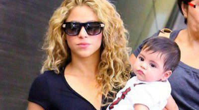 Shakira y su hijo Milan Piqué revolucionan el aeropuerto de Los Ángeles