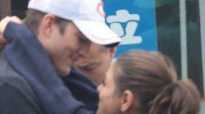 Ashton Kutcher y Mila Kunis se muestran muy cariñosos durante un viaje romántico en China