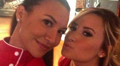 Demi Lovato y Naya Rivera se hacen amigas y posan para una foto durante la grabación de 'Glee'