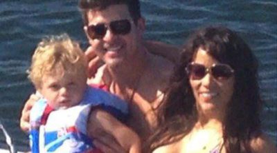 Robin Thicke, de vacaciones en familia después de protagonizar el baile subido de tono con Miley Cyrus