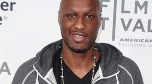 Lamar Odom se olvida de sus problemas con las drogas y Khloe Kardashian y queda a comer con un amigo