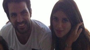 Cesc Fàbregas presume de novia, Daniella Semaan, de hija y de suegra en una foto familiar