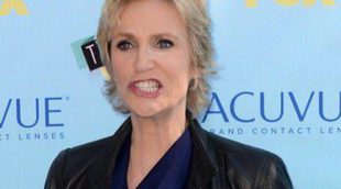 Jane Lynch dice estar encantada con su nueva etapa como soltera