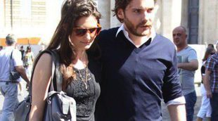 Daniel Brühl pasea por Roma con su novia Felicitas Rombold tras presentar 'Rush'