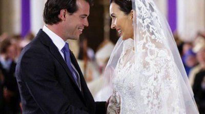 Félix de Luxemburgo y Claire Lademacher posan con sus familias en las fotos oficiales de su boda