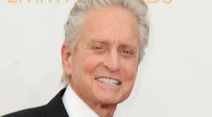 Michael Douglas lleva su alianza a los Emmy 2013 tras su "separación temporal" de Catherine Zeta Jones