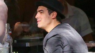 Joe Jonas y su novia Blanda Eggenschwiler dan la bienvenida al otoño paseando por Nueva York