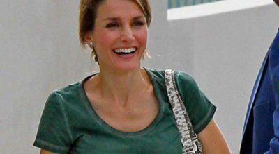 La Princesa Letizia, más sonriente y divertida que nunca en la visita al Rey Juan Carlos en el hospital