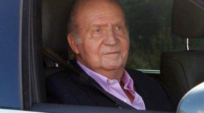 El Rey Don Juan Carlos abandona el Hospital Quirón tras recibir el alta: "Estoy estupendamente"