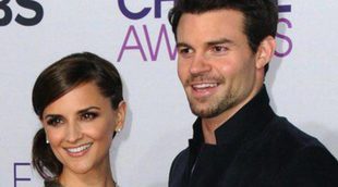 Rachael Leigh Cook y Daniel Gillies revelan el nombre de su primera hija: Charlotte Easton