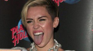 Miley Cyrus promociona su disco 'Bangerz' en Nueva York sacando una vez mÃ¡s la lengua