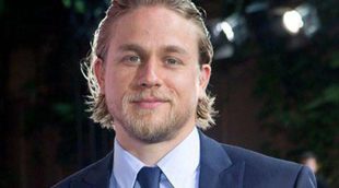 Charlie Hunnam, de boda mientras se anuncia su salida de 'Cincuenta sombras de Grey'