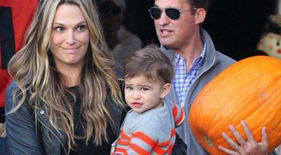 Ian Ziering y Molly Sims preparan Halloween con sus hijos en el Pumpkins Patch de Los Ángeles