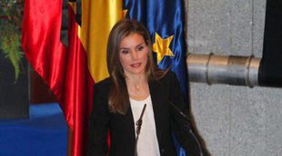 La Princesa Letizia entrega los premios de la AEEPP en la víspera del cumpleaños de la Infanta Leonor