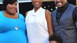 Jennifer Hudson recibe su estrella en el Paseo de la Fama de Hollywood arropada por su familia