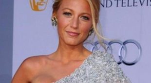 Blake Lively muestra su lado más solidario diseñando un cupcake para una ONG  de Somalia