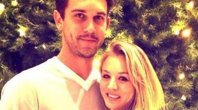 Kaley Cuoco y Ryan Sweeting brindan por su compromiso y su primera Navidad juntos