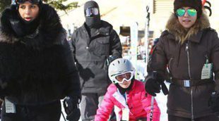 Kim Kardashian y Kourtney Kardashian demuestran sus dotes de esquiadoras en Aspen