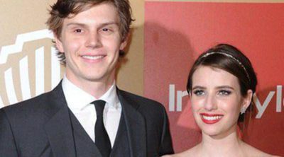 Emma Roberts y Evan Peters se han comprometido tras algo más de un año de amor y una agresión