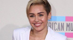 Aparece una foto de Miley Cyrus posando en topless