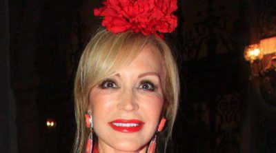 Carmen Lomana se viste de flamenca para presentar un desfile benéfico en Sevilla