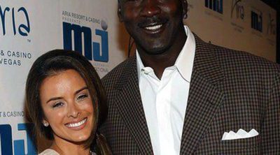 Michael Jordan e Yvette Prieto dan la bienvenida a sus gemelas Victoria e Ysabel