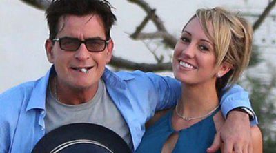 Charlie Sheen se ha comprometido con la actriz porno Brett Rossi