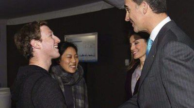 Los PrÃ­ncipes Felipe y Letizia saludan a Mark Zuckerberg en el Mobile World Congress 2014 de Barcelona