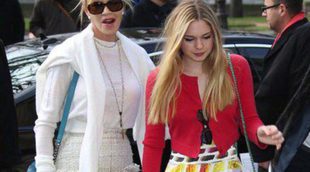 Melanie Griffith y Stella Banderas se escapan a París para disfrutar de la moda