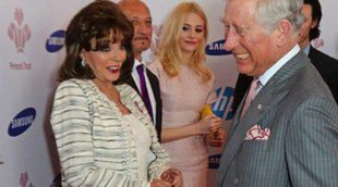 El Príncipe Carlos de Inglaterra se codea con Joan Collins, Jeremy Irons y Luke Evans en los Prince's Trust Awards