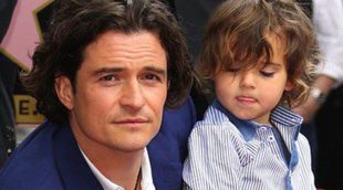 Orlando Bloom estrena su estrella del Paseo de la Fama junto a su divertido hijo Flynn